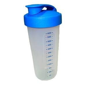 Tupperware Quick Shake Container 2.5 Cup Blue Mixing Cup Blender Pouring Lid